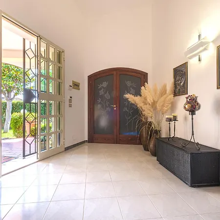 Annarò Villa *